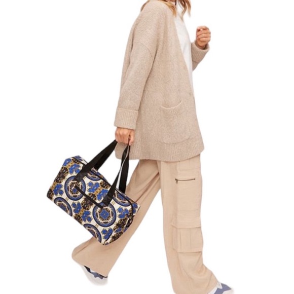 Alice + Olivia Duffle Bag, Regal Romance with Pockets, Sac de Sports New w/Tag - Picture 11 of 11